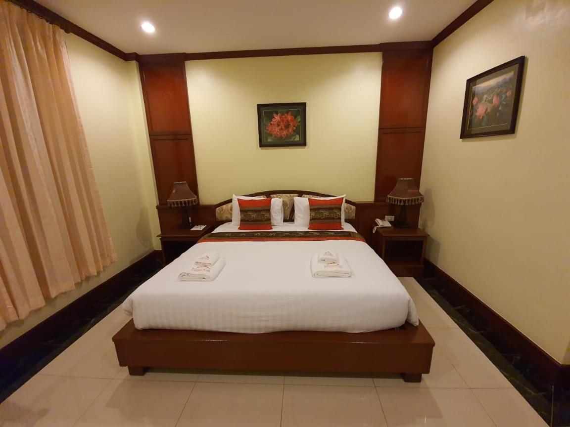 Soubandith Hotel Pakse Buitenkant foto